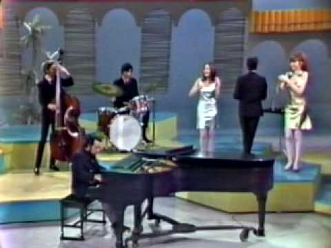 Sergio Mendes & Brasil 66 – Mas que nada (introduced by Eartha Kitt / Something Special 1967)